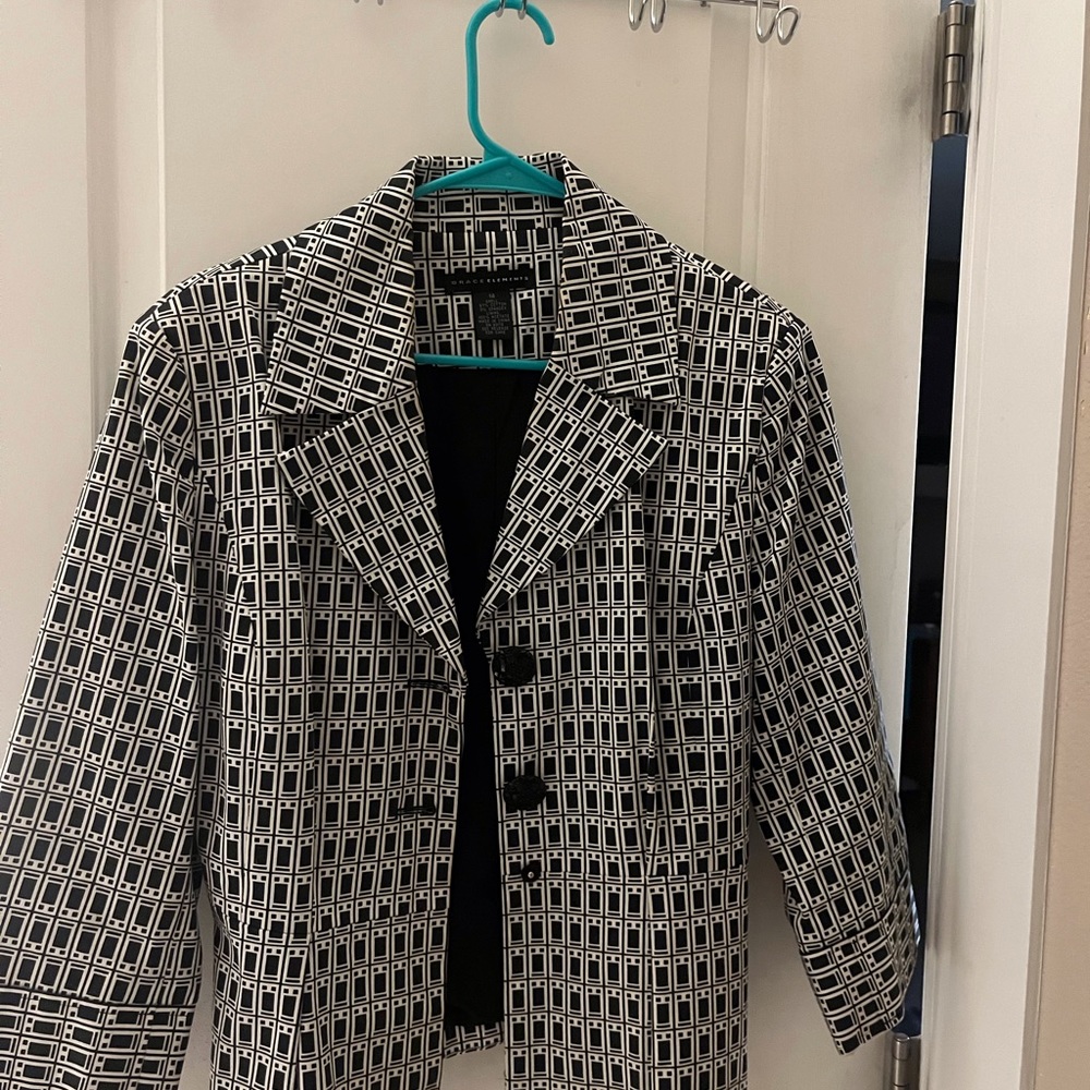 Stylish belted blazer for sale! Versatile for both work and casual wear.